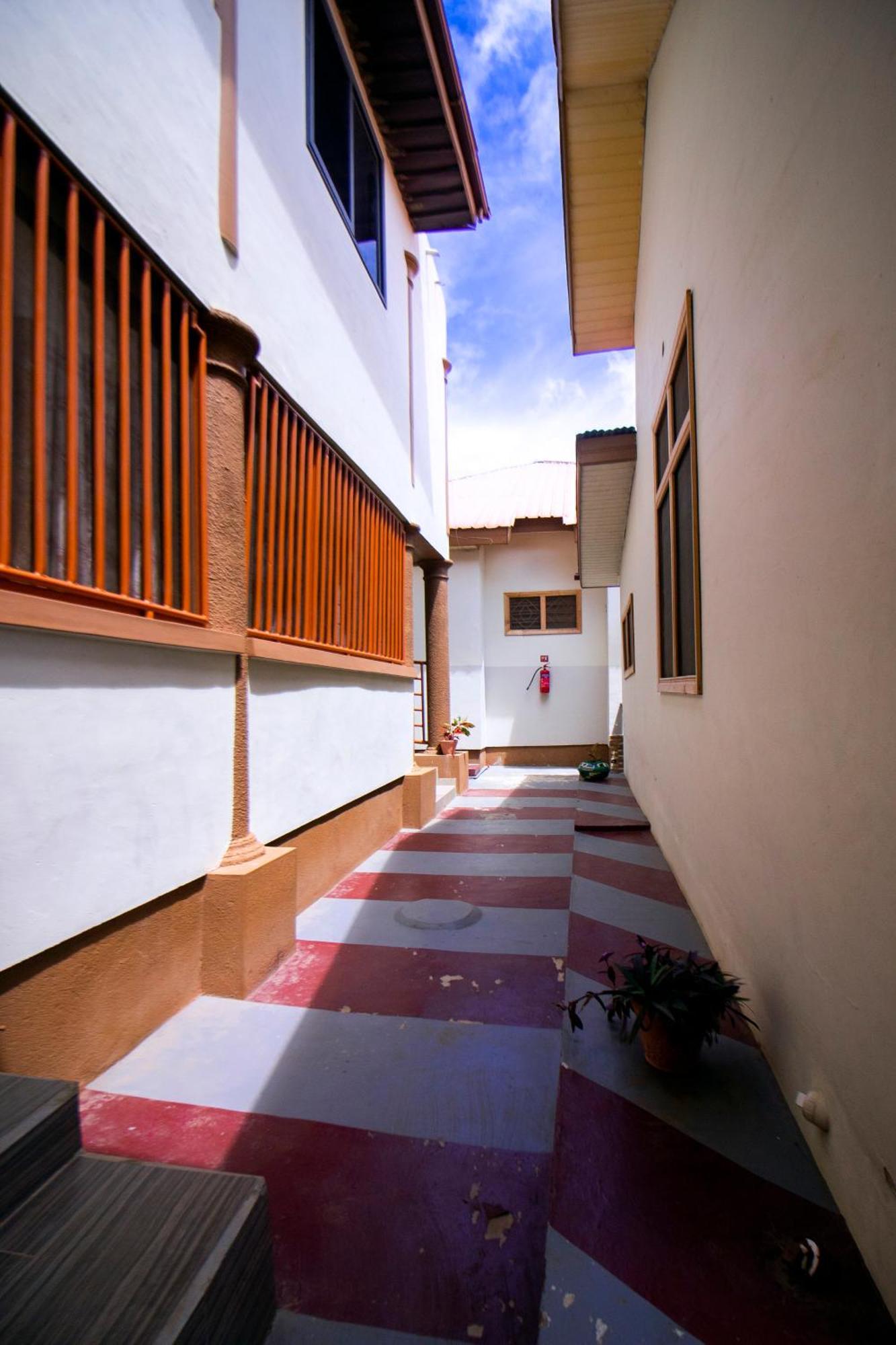 Indigo Cottage And Apartment Kumasi Kültér fotó